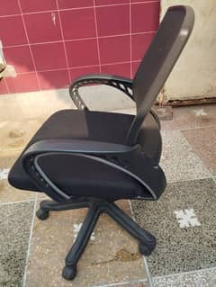 Excellent condition Revolving Office chair for Sale.