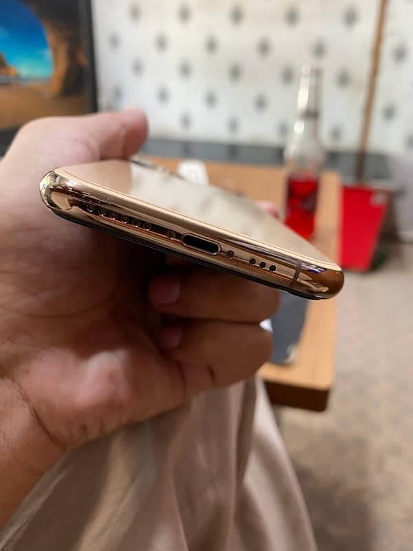 IPhone 11pro gold 256GB 10/10 1