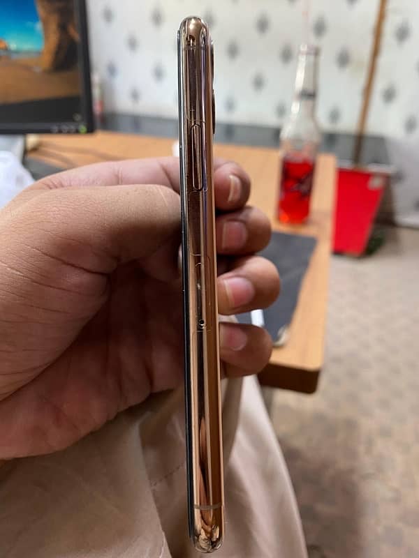 IPhone 11pro gold 256GB 10/10 6