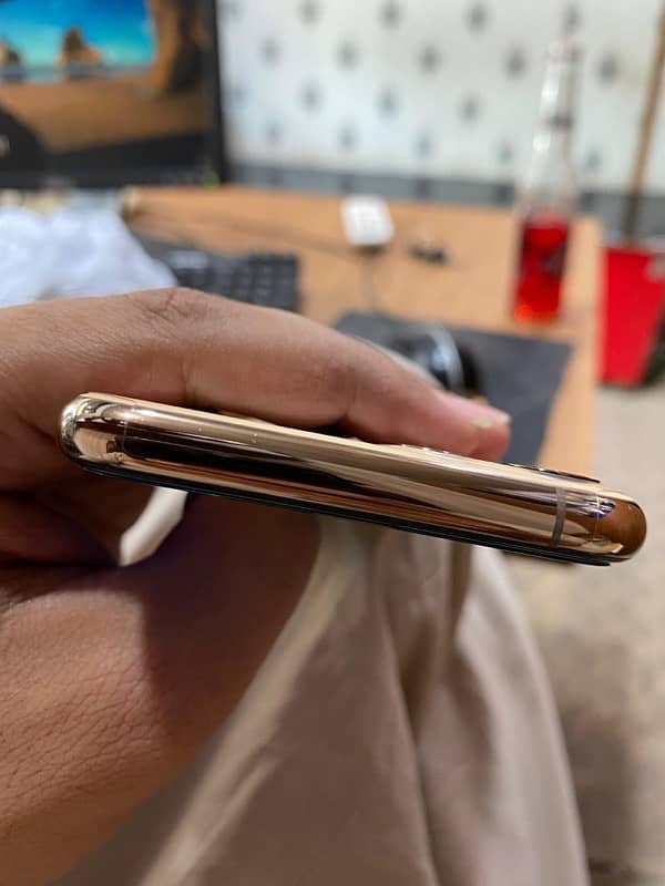 IPhone 11pro gold 256GB 10/10 7