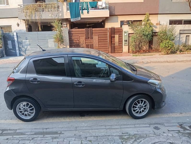 Toyota Vitz 2011 3