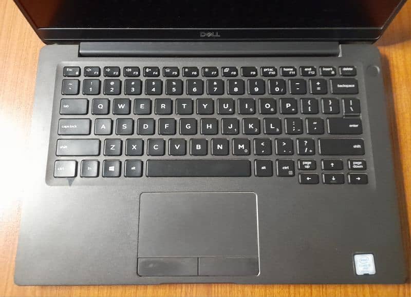 Dell Latitude 7400 2