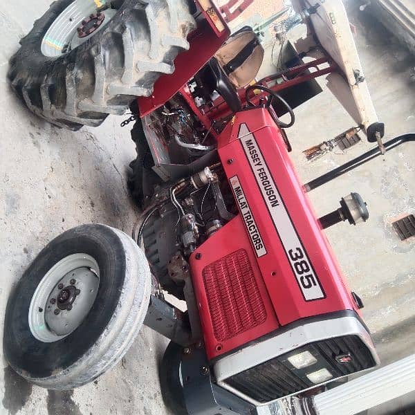 Tractor MF385 1