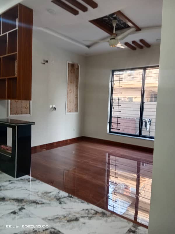 7 MARLA UPPER PORTION FOR RENT IN  DREAM GARDENS  LAHORE. 7