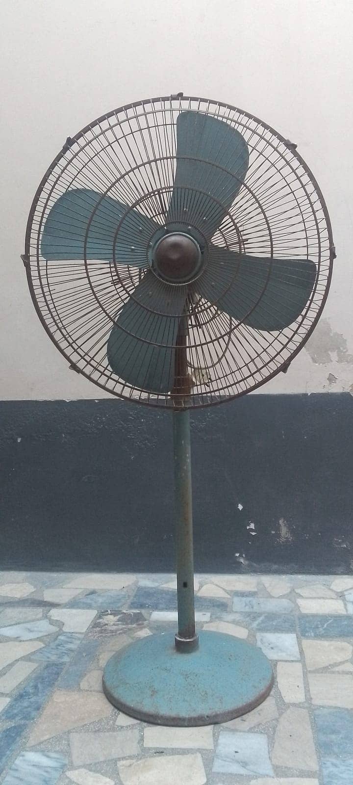 Floor Fan with Good Condition in used 0