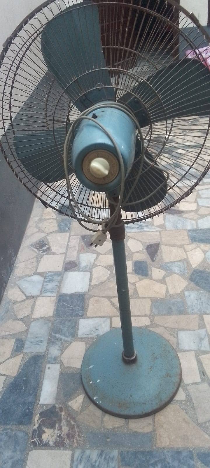 Floor Fan with Good Condition in used 3