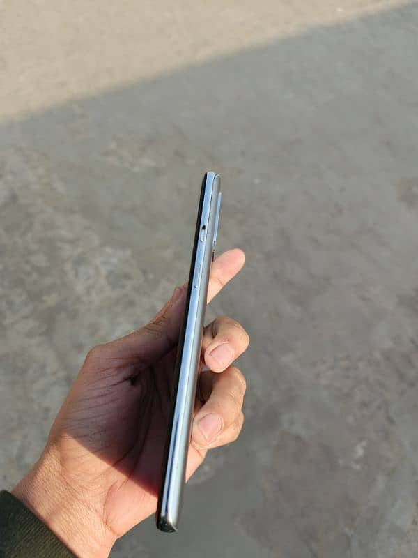 want to sell OnePlus 8t 1