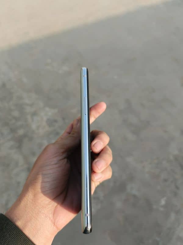 want to sell OnePlus 8t 2