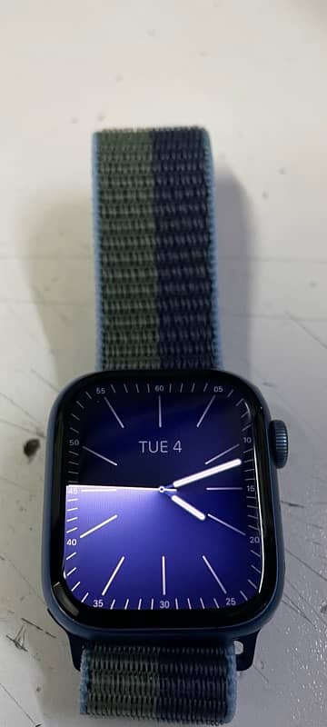 Apple Watch Series 7 - 41mm - 32GB - with Box 2