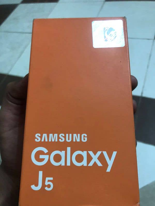 Samsung Galaxy J5 With Box and Charger 0