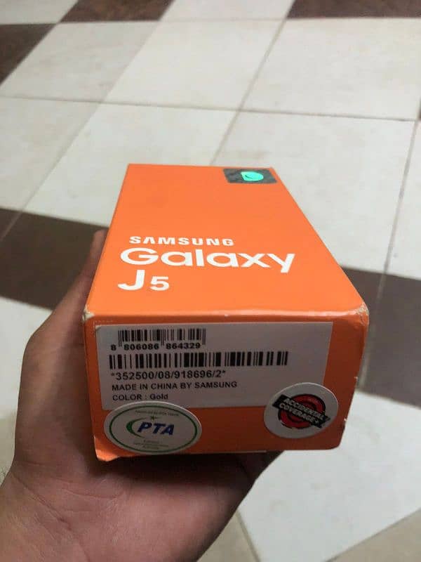 Samsung Galaxy J5 With Box and Charger 6