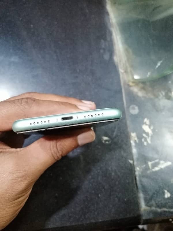 iPhone 11    contact 03033386468 4