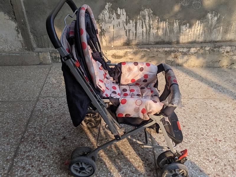 Folding Baby Walker Push Chair in great condition 0