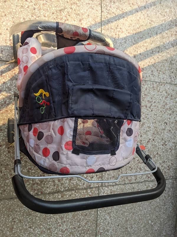 Folding Baby Walker Push Chair in great condition 4