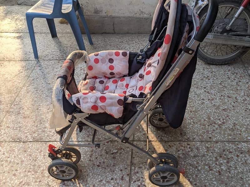 Folding Baby Walker Push Chair in great condition 10