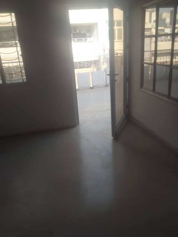 240 yrd 2cnd floor 2 bed dd terece available gulshan e iqbal block 3 near chase up 16