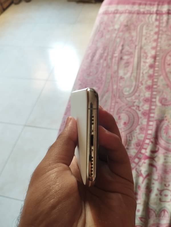 IPhone 11 Pro 256gb pta approved 3