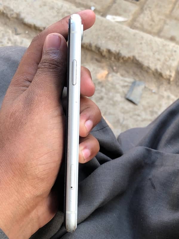 iPhone xr just minor damage / content number 03171861371 1