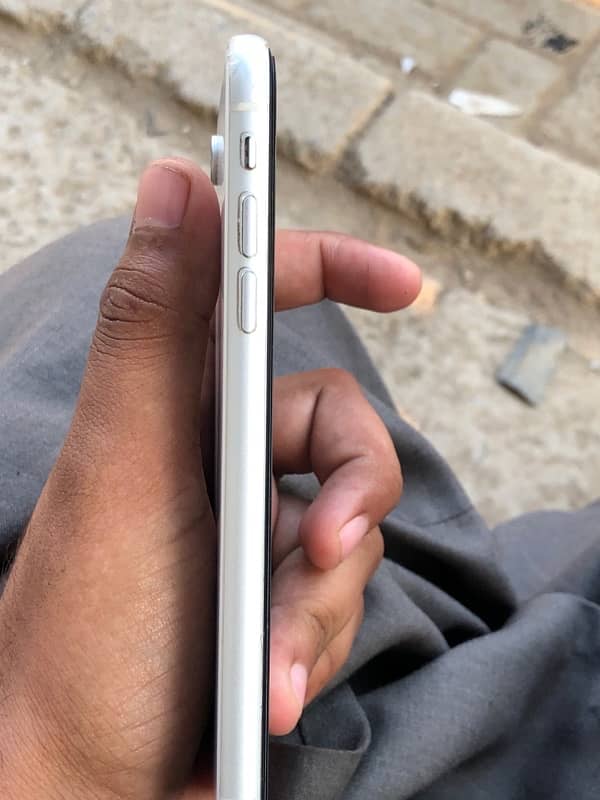 iPhone xr just minor damage / content number 03171861371 2