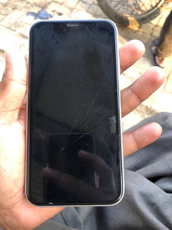 iPhone xr just minor damage / content number 03171861371 3