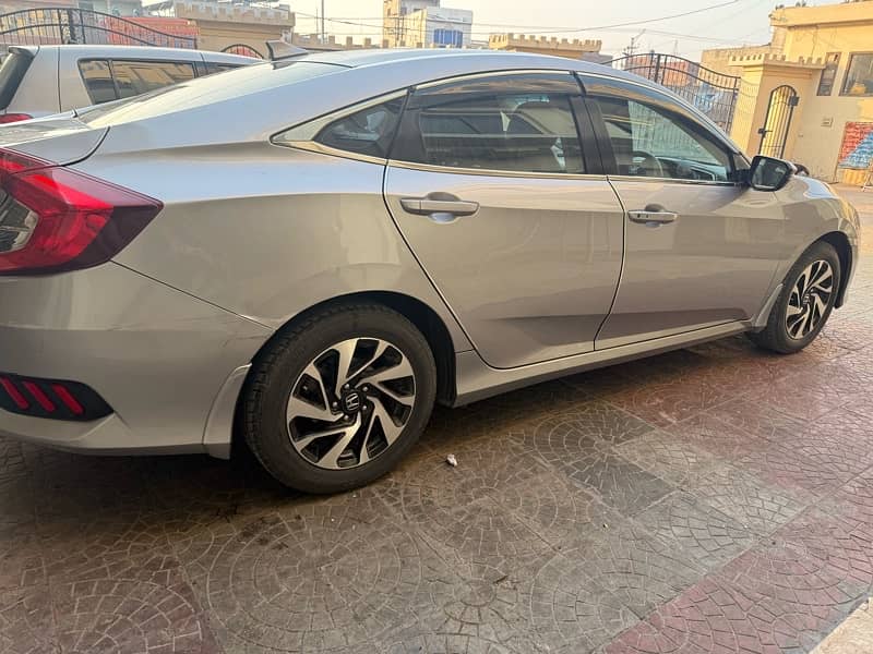 Honda Civic 2016 ug 1.8 5