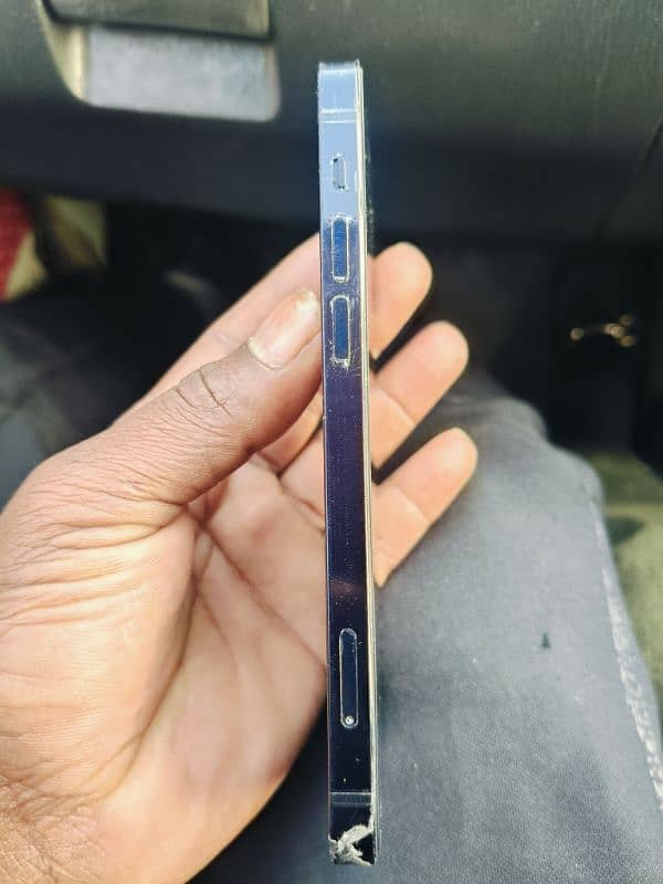 condition 10 / 9   iPhone 12 128 gb 4