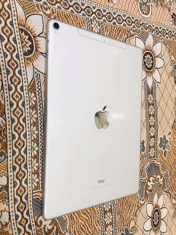 iPad pro 10.5inch 2nd generation cellular LLA model 8