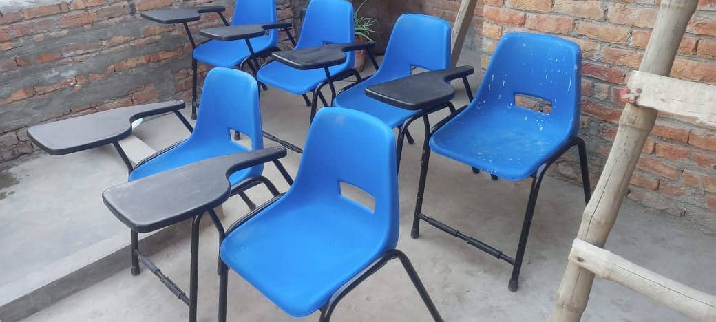 6 Comfortable & Durable Student Chair +92 333 6556918 (Urgent sale) 0