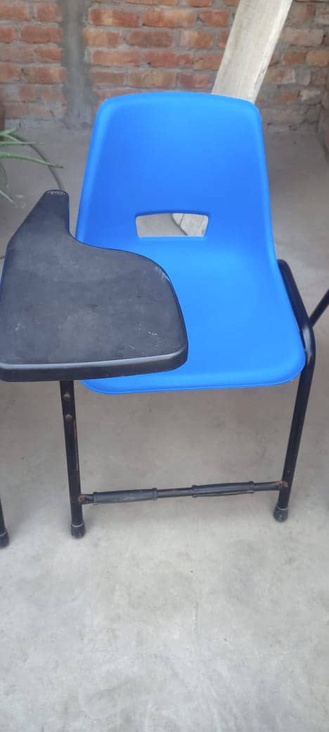 6 Comfortable & Durable Student Chair +92 333 6556918 (Urgent sale) 1