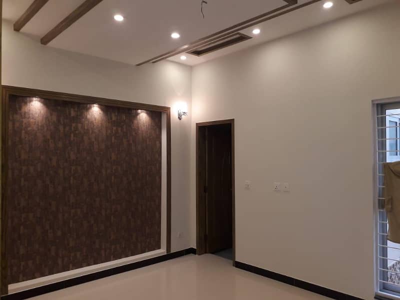 5 Marla Like New Hottest Location House With Gas Available For Sale In Bahria Town Lahore. 9