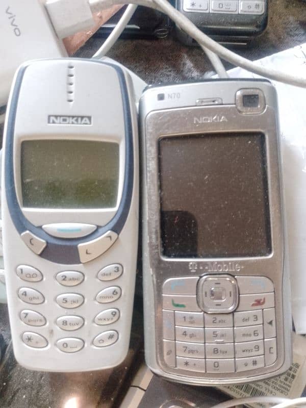 Nokia N70 Nokia 3310 0