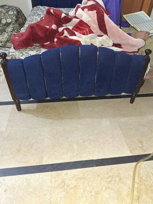 Single Cushion bed in new condition 2