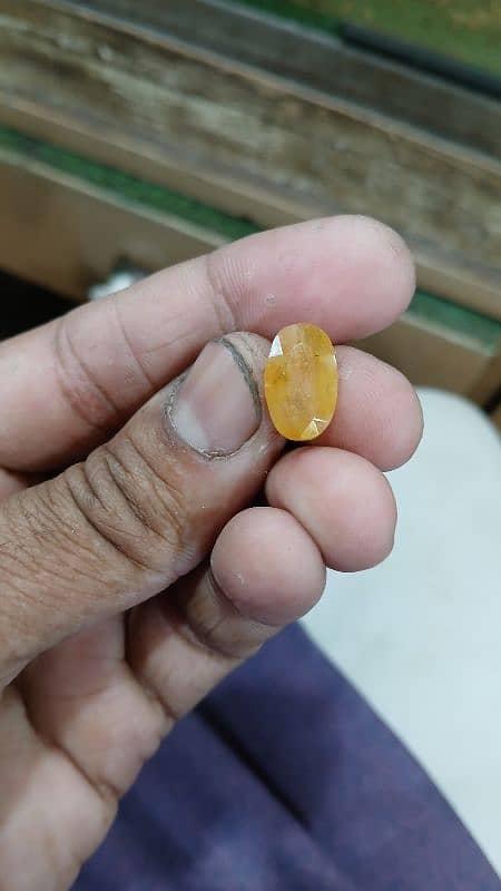 Yellow sapphire 0