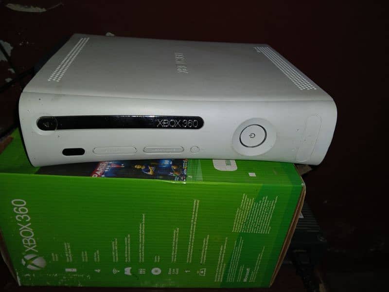 Xbox 360 fat with 2 wireless controller 320 gb white 5