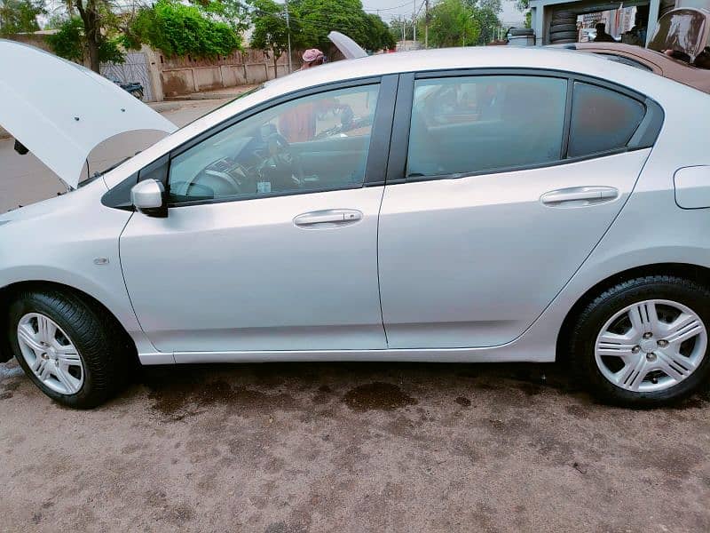 Honda City 2011 100% Home used car not commercial or regular use 6