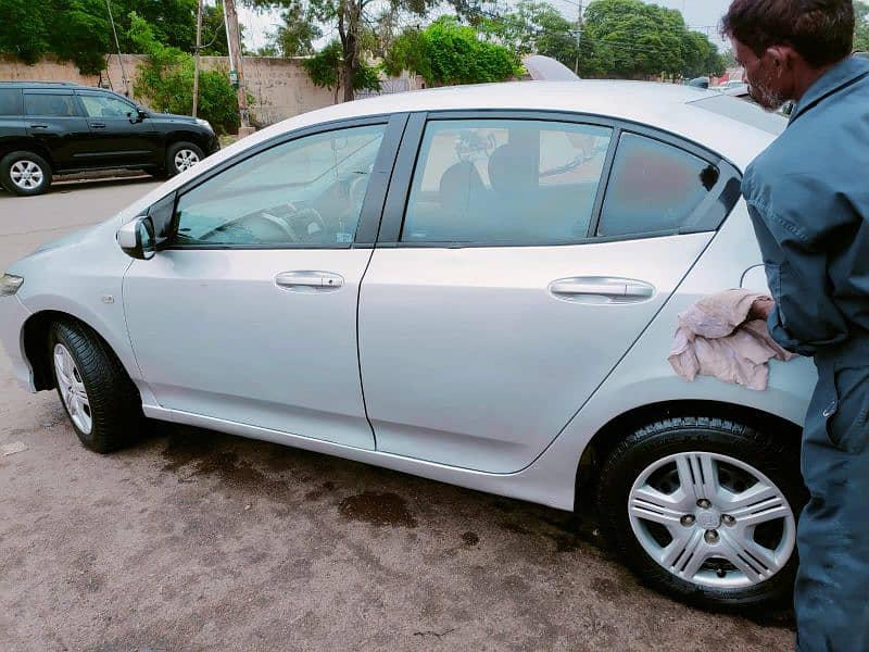 Honda City 2011 100% Home used car not commercial or regular use 7