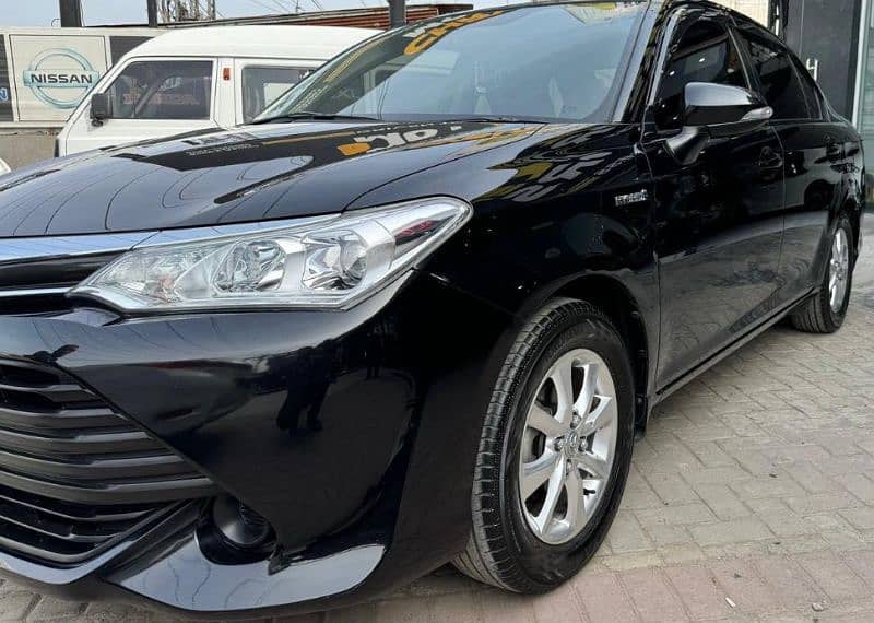 Toyota Corolla Axio 2017 Hybrid 9