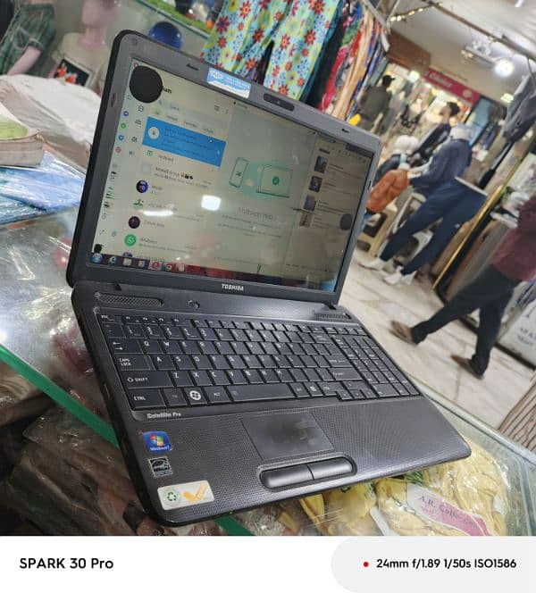 core 2 due 4gb rem 300hdd led 17" screen just spoted see in pic easily 1