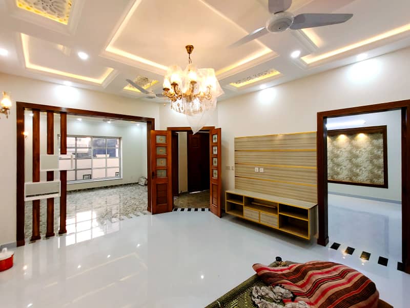 LOW PRICE 7 MARLA DESIGNER HOUSE FOR SALE 2