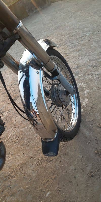 Honda CD70 For Sale In Black Color 4