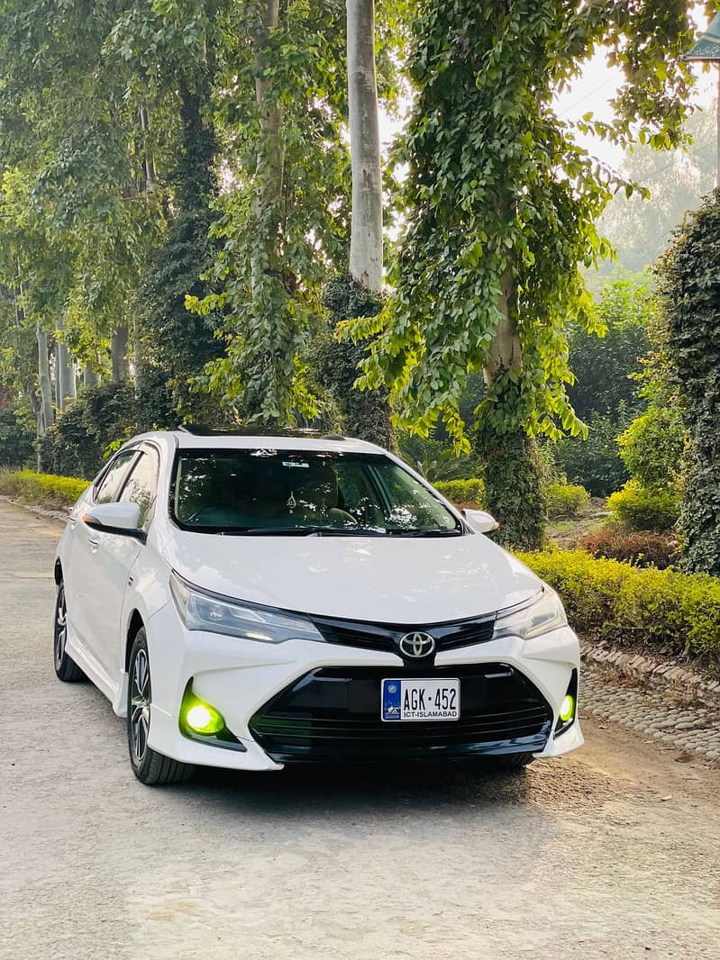 Toyota Corolla Altis Grande 1.8 2017 Model 2