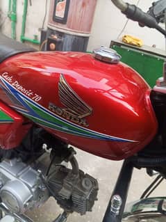 Honda 70 New condition Tanki tape original hai