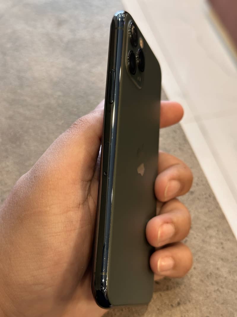 iPhone 11 Pro 64GB HK Dual Sim PTA approved camera lens cracked 3