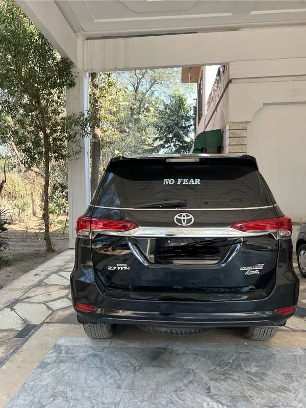 Toyota Fortuner V 2017 1