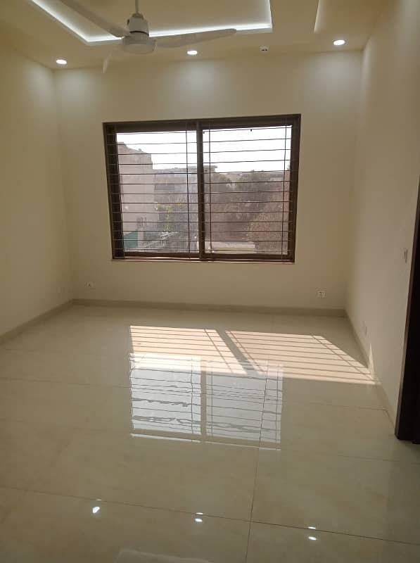 1 Kanal Luxury Upper Portion For Rent In DHA Phase 1,Block A. 6