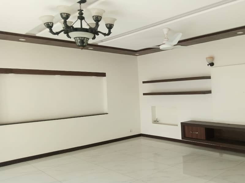 10 Marla Majestic Lower Portion For Rent In DHA Phase 4,Block GG. 3