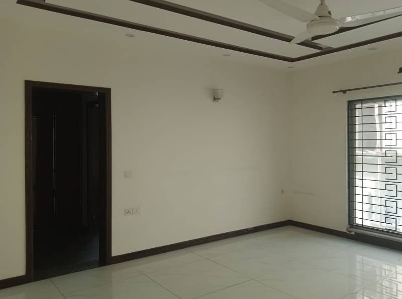 10 Marla Majestic Lower Portion For Rent In DHA Phase 4,Block GG. 5