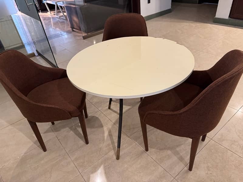 Round Table with 3 Chairs Set 1