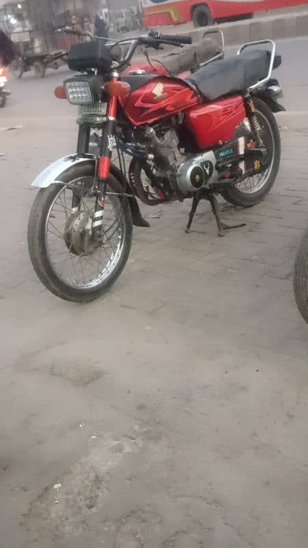 mujhy paiso ki ashad zarorat hai isiliye bike sale kar Raha hoon 3