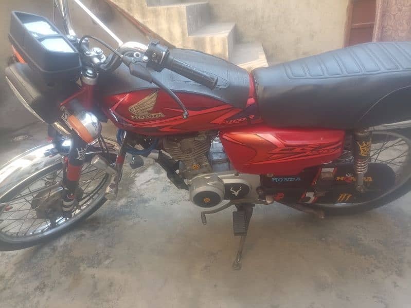 mujhy paiso ki ashad zarorat hai isiliye bike sale kar Raha hoon 8